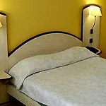 Hotel Logis Des Sources 2*