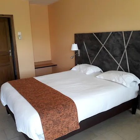 Logis Des Sources Hotel 2*