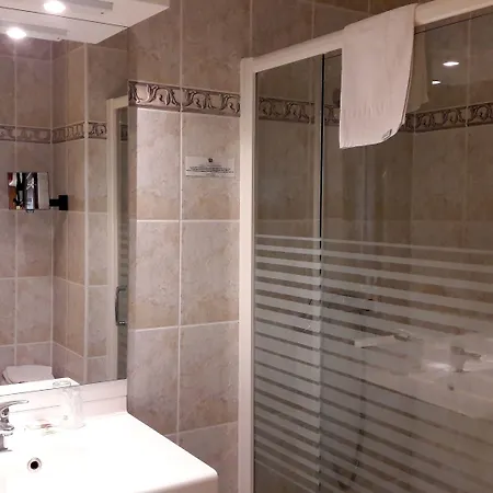 فندق Logis Des Sources 2*