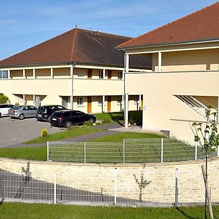 Logis Des Sources Hotel 2*