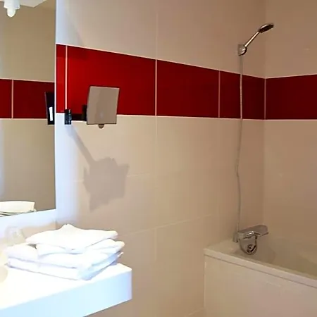 Logis Des Sources Hotel 2*