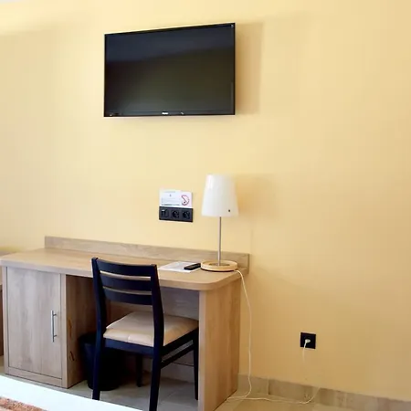 호텔 Logis Des Sources 2*