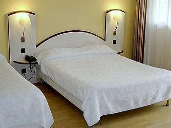 Logis Des Sources 2* 크레네이프레트로이에스