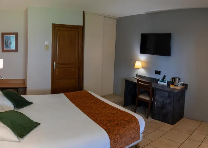 Logis Des Sources Hotel 2*