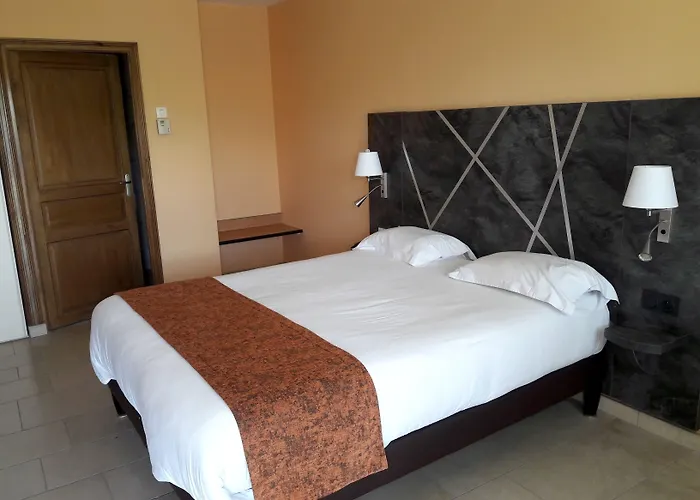 Logis Des Sources Hotel 2*