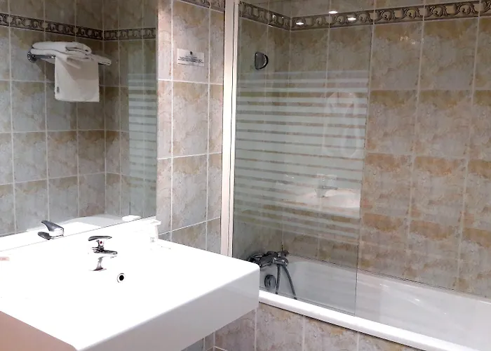 Logis Des Sources Hotel 2*