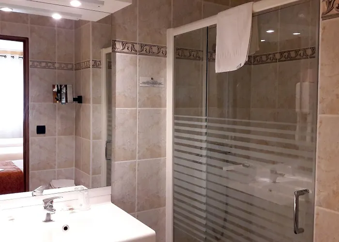 Hotel Logis Des Sources 2*