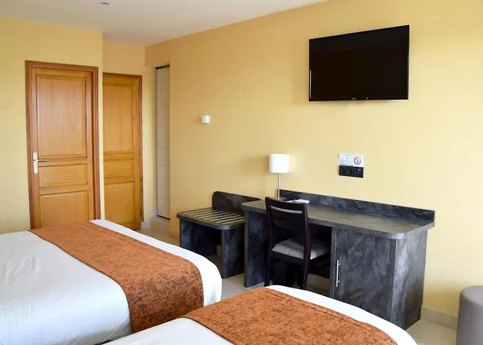 Logis Des Sources Hotel 2*