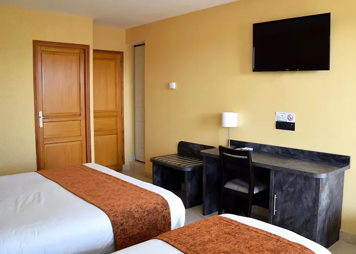 Hotel Logis Des Sources 2*